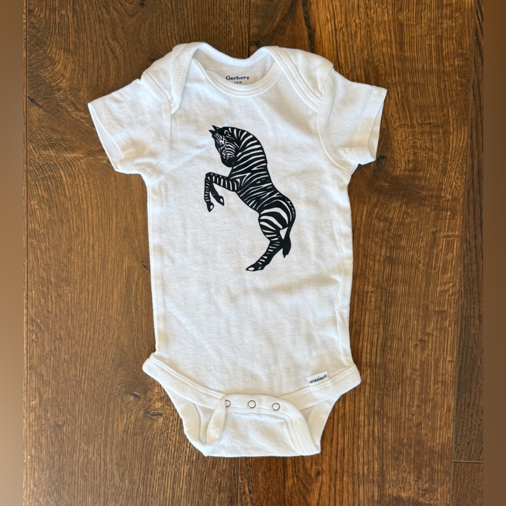 ✨4/$15✨ Zebra Baby Onesie Gerber Size 6-9 Months